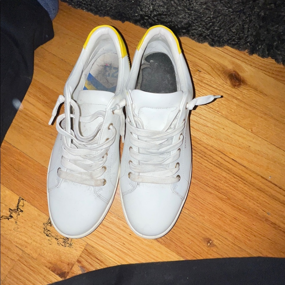 White and yellow “McQueen” Style Dress sneakers
Made in Italy
Retail $: 690$ - Picture 3 of 4